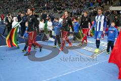 1. BL - Saison 2016/2017 - Hertha BSC - FC Ingolstadt 04 - Pascal Groß (#10 FCI) - Markus Suttner (#29 FCI) - Max Christiansen (#19 FCI) beim Einlaufen zum Anstoss - Foto: Meyer Jürgen