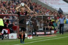 1. Bundesliga - Fußball - 1. FC Köln - FC Ingolstadt 04 - Tobias Levels (28, FCI) Einwurf