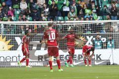 1. Bundesliga - Fußball - VfL Wolfsburg - FC Ingolstadt 04 - Tor für Wolfsburg Roger de Oliveira Bernardo (8, FCI) schreit enttäuscht Pascal Groß (10, FCI) Marvin Matip (34, FCI) Markus Suttner (29, FCI)