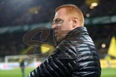 1. Bundesliga - Fußball - Borussia Dortmund - FC Ingolstadt 04 - Cheftrainer Maik Walpurgis (FCI) vor dem Spiel konzentriert