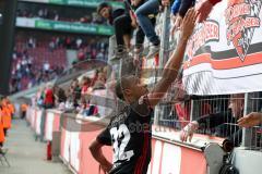 1. Bundesliga - Fußball - 1. FC Köln - FC Ingolstadt 04 - Spiel ist aus, Niederlage, hängende Köpfe, bedanken sich bei mitgereisten Fans, Marcel Tisserand (32, FCI)