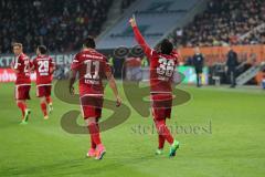 1. Bundesliga - Fußball - FC Augsburg - FC Ingolstadt 04 - Almog Cohen (36, FCI) Tor Jubel mit Torschütze Sonny Kittel (21, FCI) Pascal Groß (10, FCI)