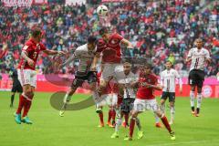 1. Bundesliga - Fußball - FC Bayern - FC Ingolstadt 04 - Eckball Alfredo Morales (6, FCI)  und Robert Lewandowski (9 Bayern) in der Luft