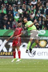 1. Bundesliga - Fußball - VfL Wolfsburg - FC Ingolstadt 04 - Kopfballduell Marvin Matip (34, FCI) Mario Gomez (33 Wolfsburg)