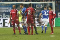 1. Bundesliga - Fußball - FC Schalke 04 - FC Ingolstadt 04 - links Streit Marvin Matip (34, FCI) und Leon Goretzka (8 Schalke)