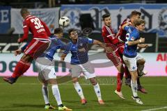 1. Bundesliga - Fußball - SV Darmstadt 98 - FC Ingolstadt 04 - Stress vor dem Darmstadttor mit Marcel Tisserand (32, FCI) Mathew Leckie (7, FCI) rechts Florian Jungwirth (23 Darmstadt 98)