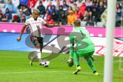 1. Bundesliga - Fußball - FC Bayern - FC Ingolstadt 04 - Darío Lezcano (11, FCI) tunnelt Torwart Manuel Neuer (1 Bayern) zum 0:1 Tor für Ingolstadt Jubel Führung