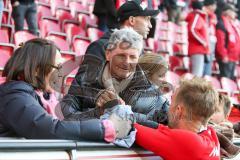 1. BL - Saison 2016/2017 - FSV Mainz 05 - FC Ingolstadt 04 - Lukas Hinterseer (#16 FCI) mit Fans - Foto: Meyer Jürgen