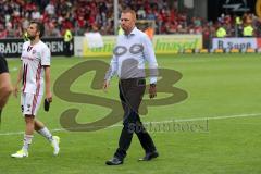 1. Bundesliga - Fußball - SC Freiburg - FC Ingolstadt 04 -  Spiel ist aus, 1:1 Endstand, Ingolstadt 17. Platz, Abstieg, hängende Köpfe, Markus Suttner (29, FCI)  Cheftrainer Maik Walpurgis (FCI) gehen vom Platz