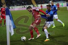 1. Bundesliga - Fußball - SV Darmstadt 98 - FC Ingolstadt 04 - Mathew Leckie (7, FCI) Alexander Milosevic (3 Darmstadt 98) Kampf um den Ball körperbetont