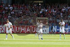 1. Bundesliga - Fußball - SC Freiburg - FC Ingolstadt 04 - Almog Cohen (36, FCI) motiviert , links Mathew Leckie (7, FCI) #rechts Roger de Oliveira Bernardo (8, FCI)