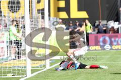 1. Bundesliga - Fußball - SC Freiburg - FC Ingolstadt 04 - im Alleingang auf das Tor Marcel Tisserand (32, FCI) wird von Torwart Schwolow, Alexander (1 Freiburg) gestoppt, Darío Lezcano (11, FCI) trifft zum 1:1 Ausgleich darauf Tor Jubel, Almog Cohen (36,