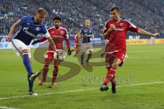1. Bundesliga - Fußball - FC Schalke 04 - FC Ingolstadt 04 - Benedikt Höwedes (4 Schalke) Almog Cohen (36, FCI) Markus Suttner (29, FCI)