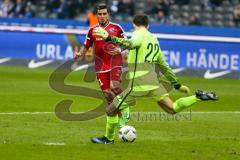 1. BL - Saison 2016/2017 - Hertha BSC - FC Ingolstadt 04 - Lezcano Farina,Dario (#37 FCI) - Rune Jarstein Torwart (#22 Hertha) - Foto: Meyer Jürgen