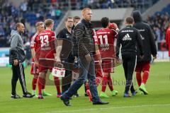 1. Bundesliga - Fußball - TSG 1899 Hoffenheim - FC Ingolstadt 04 - Spiel ist aus 5:2, hängende Köpfe, FCI geht zu den mitgereisten Fans, strenger Blick bei Cheftrainer Maik Walpurgis (FCI) in der mitte