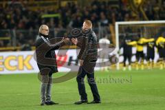 1. Bundesliga - Fußball - Borussia Dortmund - FC Ingolstadt 04 - 1:0 - Spiel ist aus, hängende Köpfe bei Ingolstadt, Vorsitzender des Vorstandes Peter Jackwerth (FCI) Cheftrainer Maik Walpurgis (FCI) hinten feiert Dortmund