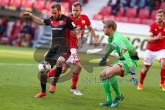 1. BL - Saison 2016/2017 - FSV Mainz 05 - FC Ingolstadt 04 - Moritz Hartmann (#9 FCI) mit einer Torchance - Jonas Lössl (#1 Torwart Mainz) - Foto: Meyer Jürgen