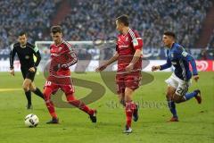 1. Bundesliga - Fußball - FC Schalke 04 - FC Ingolstadt 04 - Pascal Groß (10, FCI) Markus Suttner (29, FCI) und Alessandro Schöpf (21 Schalke)