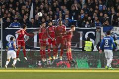 1. Bundesliga - Fußball - SV Darmstadt 98 - FC Ingolstadt 04 - Mauer FCI, Freistoß von Jerome Gondorf (8 Darmstadt 98)