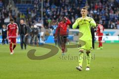 1. Bundesliga - Fußball - TSG 1899 Hoffenheim - FC Ingolstadt 04 - Spiel ist aus 5:2, hängende Köpfe, FCI geht zu den mitgereisten Fans, rechts Torwart Martin Hansen (35, FCI) verschenkt sein Trikot