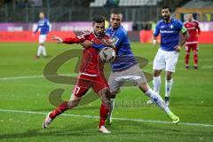 1. Bundesliga - Fußball - SV Darmstadt 98 - FC Ingolstadt 04 - Mathew Leckie (7, FCI) Leon Guwara (2 Darmstadt 98) Kampf um den Ball körperbetont