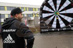 1. Bundesliga - Fußball - FC Ingolstadt 04 - Audi Schanzer Technik Challenge - Fußball Darts - Robert Leipertz (13, FCI) Schußversuch Darts