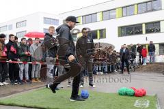 1. Bundesliga - Fußball - FC Ingolstadt 04 - Audi Schanzer Technik Challenge - Fußball Darts - Robert Leipertz (13, FCI) Schußversuch Darts