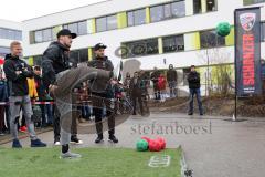 1. Bundesliga - Fußball - FC Ingolstadt 04 - Audi Schanzer Technik Challenge - Fußball Darts - Pascal Groß (10, FCI) Schußversuch Darts