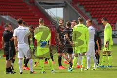 1. Bundesliga - Fußball - FC Ingolstadt 04 - Saisoneröffnung im Audi Sportpark - vor dem Showtraining, mitte Hauke Wahl (17, FCI), links Cheftrainer Markus Kauczinski (FCI)