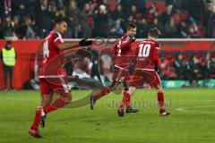 1. Bundesliga - Fußball - FC Ingolstadt 04 - SC Freiburg - Freistoß Markus Suttner (29, FCI) Tor zum 1:2 Jubel mit Pascal Groß (10, FCI) Marvin Matip (34, FCI)