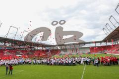 1. Bundesliga - Fußball - FC Ingolstadt 04 - Saisoneröffnung im Audi Sportpark - Einmarsch SchanzenGeber Initiative des FCI - Luftballon