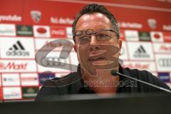 1. Bundesliga - Fußball - FC Ingolstadt 04 - 1. Training und Trainervorstellung - Cheftrainer Markus Kauczinski (FCI) mit Sportdirektor Thomas Linke (FCI)  und Pressesprecher Oliver Samwald (FCI)