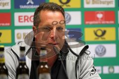 1. Bundesliga - Fußball - DFB-Pokal - Ergebirge Aue - FC Ingolstadt 04 - 7:8 n. E. - Pressekonferenz, links Cheftrainer Markus Kauczinski (FCI) und rechts Cheftrainer Pavel Dotchel (Aue) und mitte Aue Pressesprecher Thöne