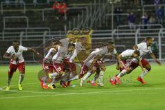 1. Bundesliga - Fußball - DFB-Pokal - Ergebirge Aue - FC Ingolstadt 04 - 7:8 n. E. - Tobias Levels (28, FCI) trifft zum Sieg 7:8 Jubel Tor, das FCI Team läuft zum Torwart