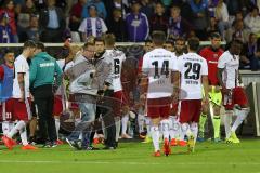 1. Bundesliga - Fußball - DFB-Pokal - Ergebirge Aue - FC Ingolstadt 04 - 7:8 n. E. - mitte Cheftrainer Markus Kauczinski (FCI) sucht die Kandidaten für das Elfmeterschießen