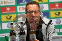 1. Bundesliga - Fußball - DFB-Pokal - Ergebirge Aue - FC Ingolstadt 04 - 7:8 n. E. - Pressekonferenz, links Cheftrainer Markus Kauczinski (FCI) und rechts Cheftrainer Pavel Dotchel (Aue) und mitte Aue Pressesprecher Thöne