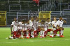 1. Bundesliga - Fußball - DFB-Pokal - Ergebirge Aue - FC Ingolstadt 04 - 7:8 n. E. - Spannung im Team, zusammen mitfiebern