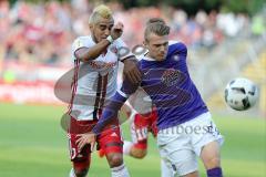 1. Bundesliga - Fußball - DFB-Pokal - Ergebirge Aue - FC Ingolstadt 04 - Darío Lezcano (11, FCI) Torwart Fabijan Buntic (24, FCI) Zweikampf