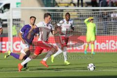 1. Bundesliga - Fußball - DFB-Pokal - Ergebirge Aue - FC Ingolstadt 04 - mitte Pascal Groß (10, FCI) und hinten Roger de Oliveira Bernardo (8, FCI)