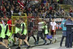 1. Bundesliga - Fußball - DFB-Pokal - Ergebirge Aue - FC Ingolstadt 04 - 7:8 n. E. - Jubel mit den Fans Sieg Fahnen, mitte Darío Lezcano (11, FCI)