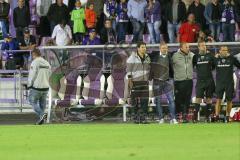 1. Bundesliga - Fußball - DFB-Pokal - Ergebirge Aue - FC Ingolstadt 04 - 7:8 n. E. - alle sind zusammen nur links Cheftrainer Markus Kauczinski (FCI) kann nicht hinschauen und läuft nervös umher