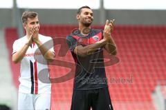 1. Bundesliga - Fußball - FC Ingolstadt 04 - Saisoneröffnung im Audi Sportpark - Einlauf der Spieler, Mannschaft, Fans, Jubel, abklatschen, Markus Suttner (29, FCI)  Marvin Matip (34, FCI)