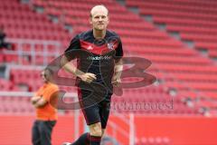 1. Bundesliga - Fußball - FC Ingolstadt 04 - Saisoneröffnung im Audi Sportpark - Einlauf der Spieler, Mannschaft, Fans, Jubel, abklatschen, Tobias Levels (28, FCI)