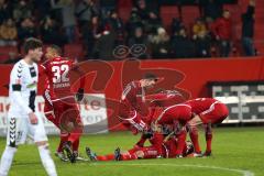 1. Bundesliga - Fußball - FC Ingolstadt 04 - SC Freiburg - Freistoß Markus Suttner (29, FCI) Tor zum 1:2 Jubel mit Pascal Groß (10, FCI) Max Christiansen (19, FCI) Florent Hadergjonaj (33, FCI) Marcel Tisserand (32, FCI)