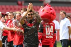 1. Bundesliga - Fußball - FC Ingolstadt 04 - Saisoneröffnung im Audi Sportpark - Einlauf der Spieler, Mannschaft, Fans, Jubel, abklatschen, Darío Lezcano (11, FCI)