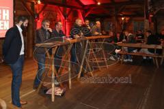 1. Bundesliga - Fußball - FC Ingolstadt 04 - Fantreffen in der Stiftl Alm - Talkrunde mit den Fans, Marvin Matip (34, FCI) am Mikrofon, Fanvorstand Matthias Fischer, Italo Mele, Cheftrainer Markus Kauczinski (FCI) Sportdirektor Thomas Linke (FCI)  #rechts