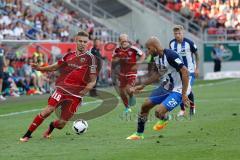 1. Bundesliga - Fußball - FC Ingolstadt 04 - Hertha BSC Berlin - Lukas Hinterseer (16, FCI) John Brooks (Hertha 25), Zweikampf