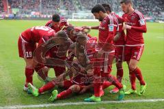 1. Bundesliga - Fußball - FC Ingolstadt 04 - Werder Bremen - Elfemter für FCI, Pascal Groß (10, FCI) verwandelt zum 2:1, Tor Jubel Max Christiansen (19, FCI) Almog Cohen (36, FCI) Florent Hadergjonaj (33, FCI)