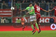 1. Bundesliga - Fußball - FC Ingolstadt 04 - VfL Wolfsburg - Kopfballduell Mario Gomez (33 Wolfsburg) und Marvin Matip (34, FCI)