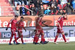 1. Bundesliga - Fußball - FC Ingolstadt 04 - Hamburger SV HSV - Tor Jubel durch Pascal Groß (10, FCI) mit Florent Hadergjonaj (33, FCI) und Mathew Leckie (7, FCI) und Alfredo Morales (6, FCI)